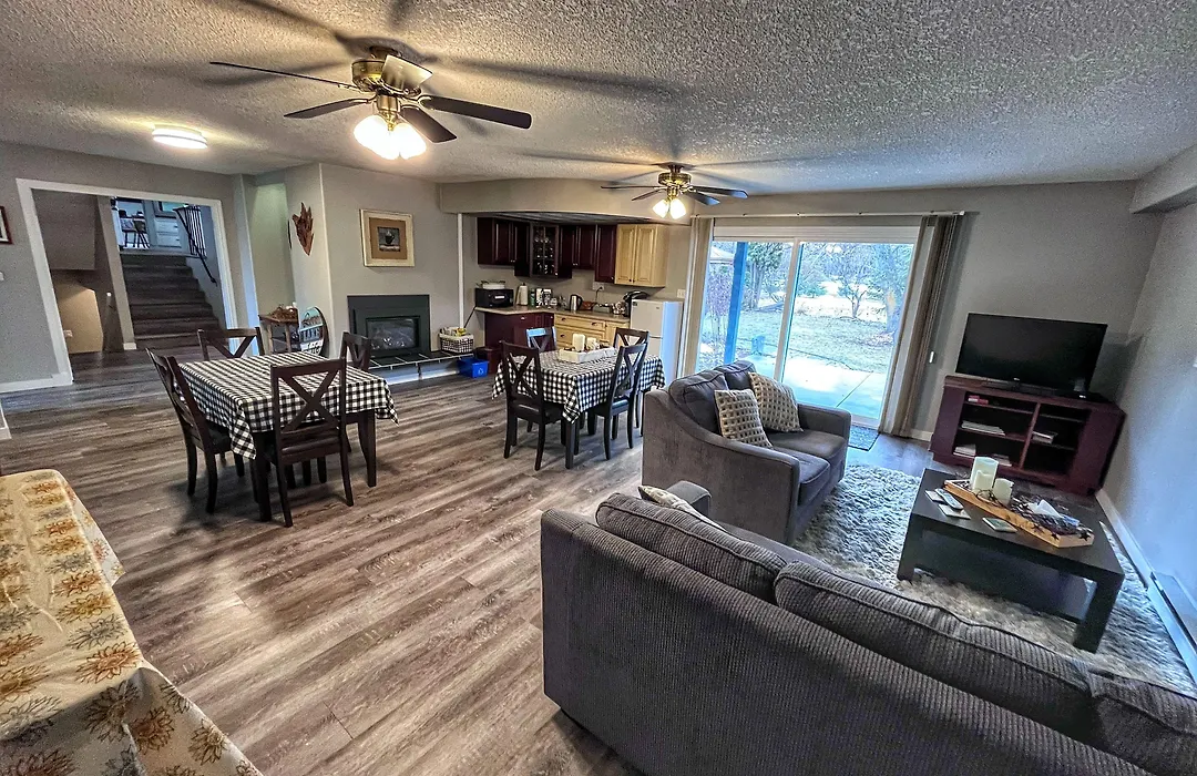 Sunny Shuswap B&B-1